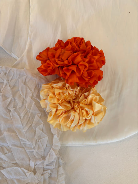 CARNATION SCRUNCHIE, RUSSET ORANGE – Maryam Nassir Zadeh display picture 2
