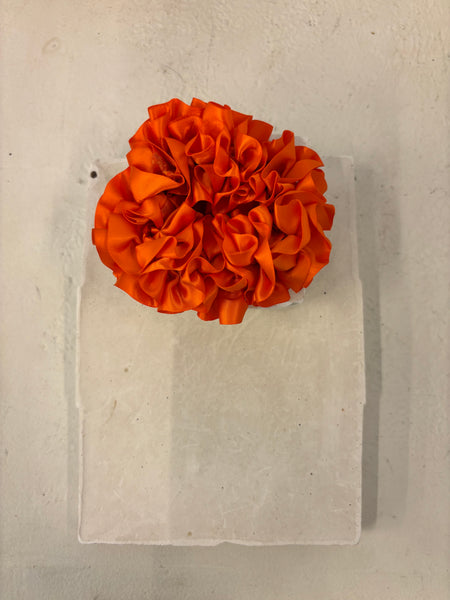 CARNATION SCRUNCHIE, RUSSET ORANGE – Maryam Nassir Zadeh display picture 3