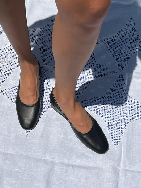 SERAFINA FLAT, BLACK – Maryam Nassir Zadeh